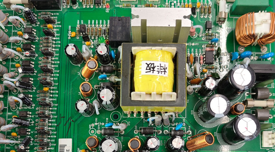 How can innovative technologies at PCBA factories reduce project risks?